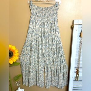 Wide-leg Floral Blue and White Pants. NWOT